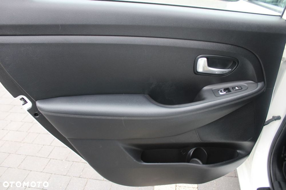 Kia Carens - 24