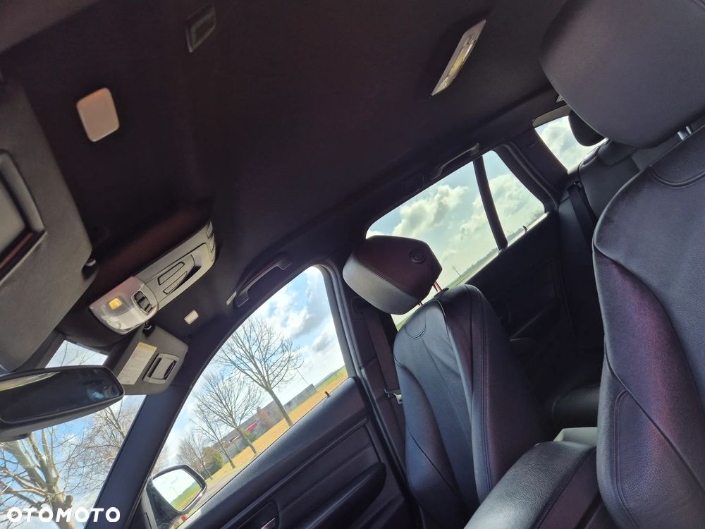 BMW Seria 3 318d xDrive M Sport - 13