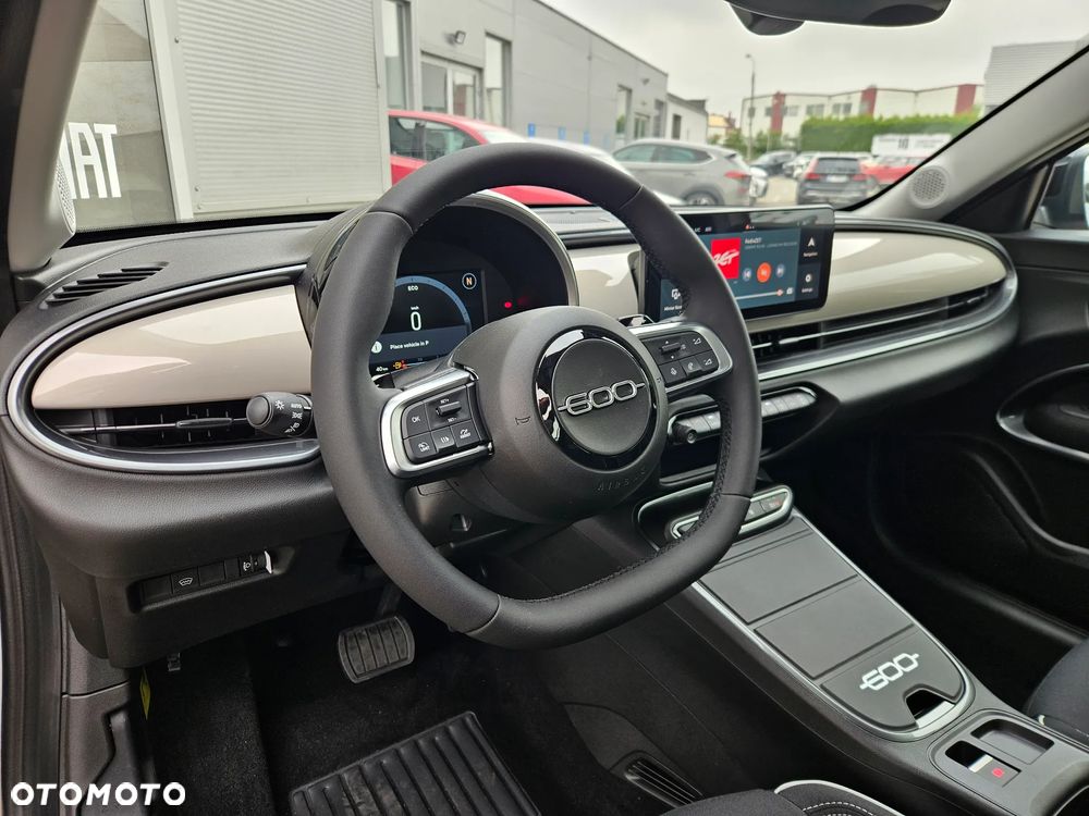 Fiat 600 1.2 Turbo Hybrid eDCT - 6