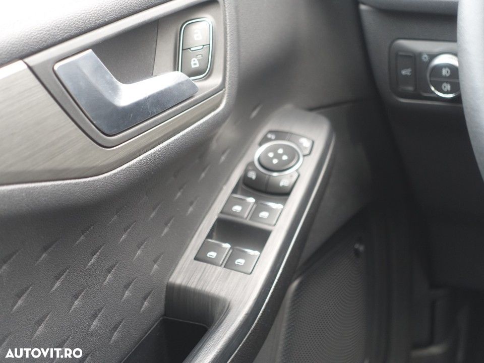 Ford Kuga - 37