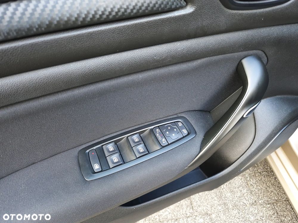 Renault Megane ENERGY TCe 140 EDC LIMITED - 25