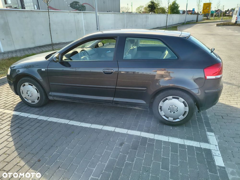 Audi A3 3-drzwiowe 1.6 Attraction - 1