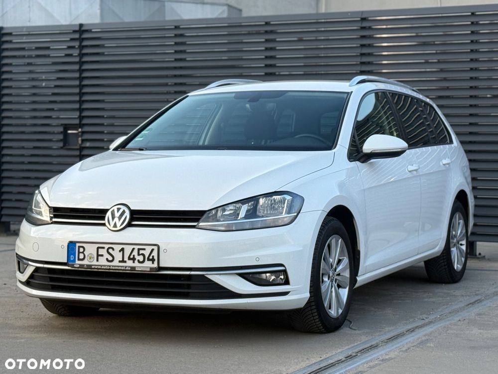 Volkswagen Golf - 1