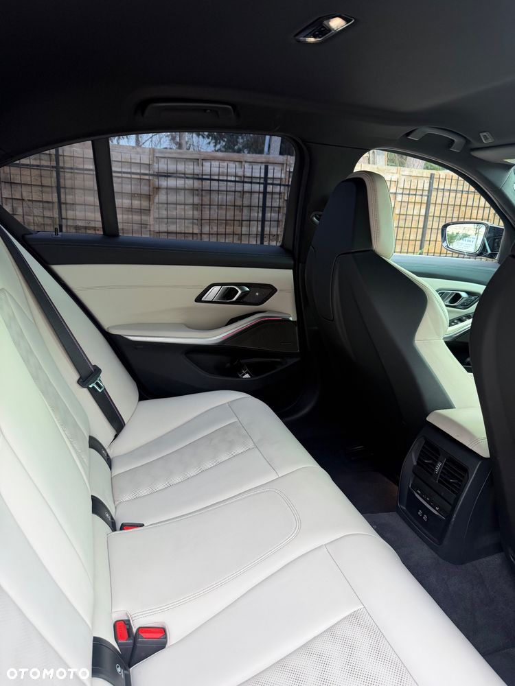 BMW M3 Competition M xDrive - 23