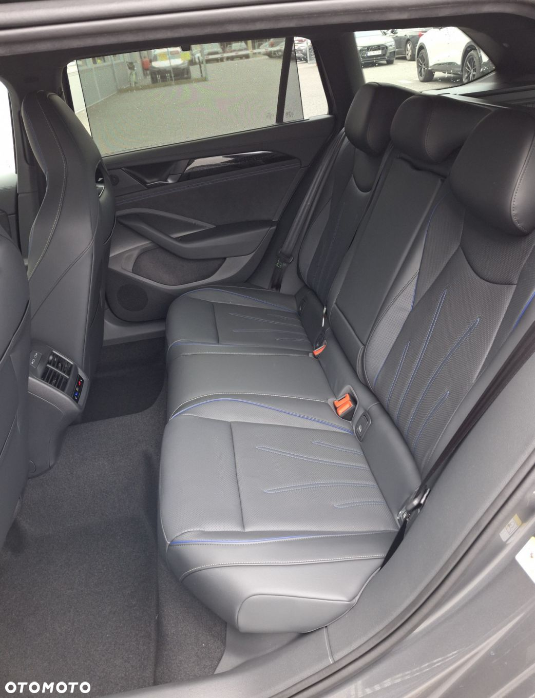 Volkswagen Passat - 13