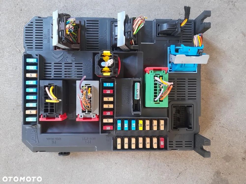 Moduł skrzynka bezpieczników BSI  Peugeot 208 I 9819849680 - 2