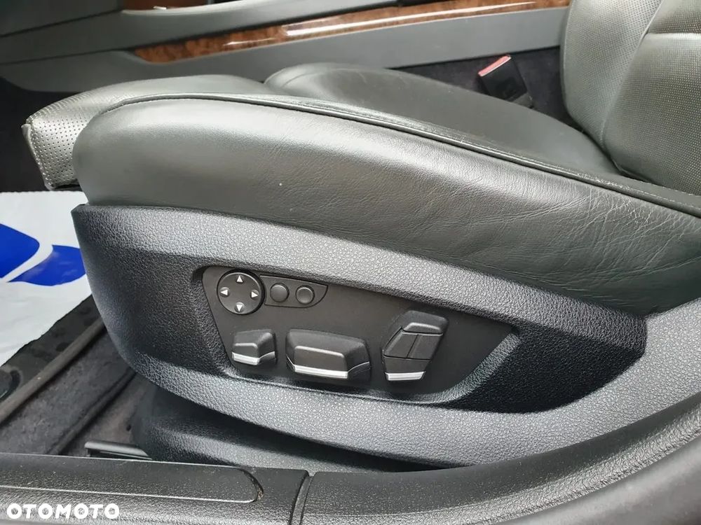 BMW Seria 7 750i xDrive - 17