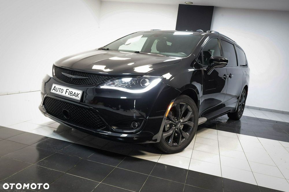 Chrysler Pacifica - 2