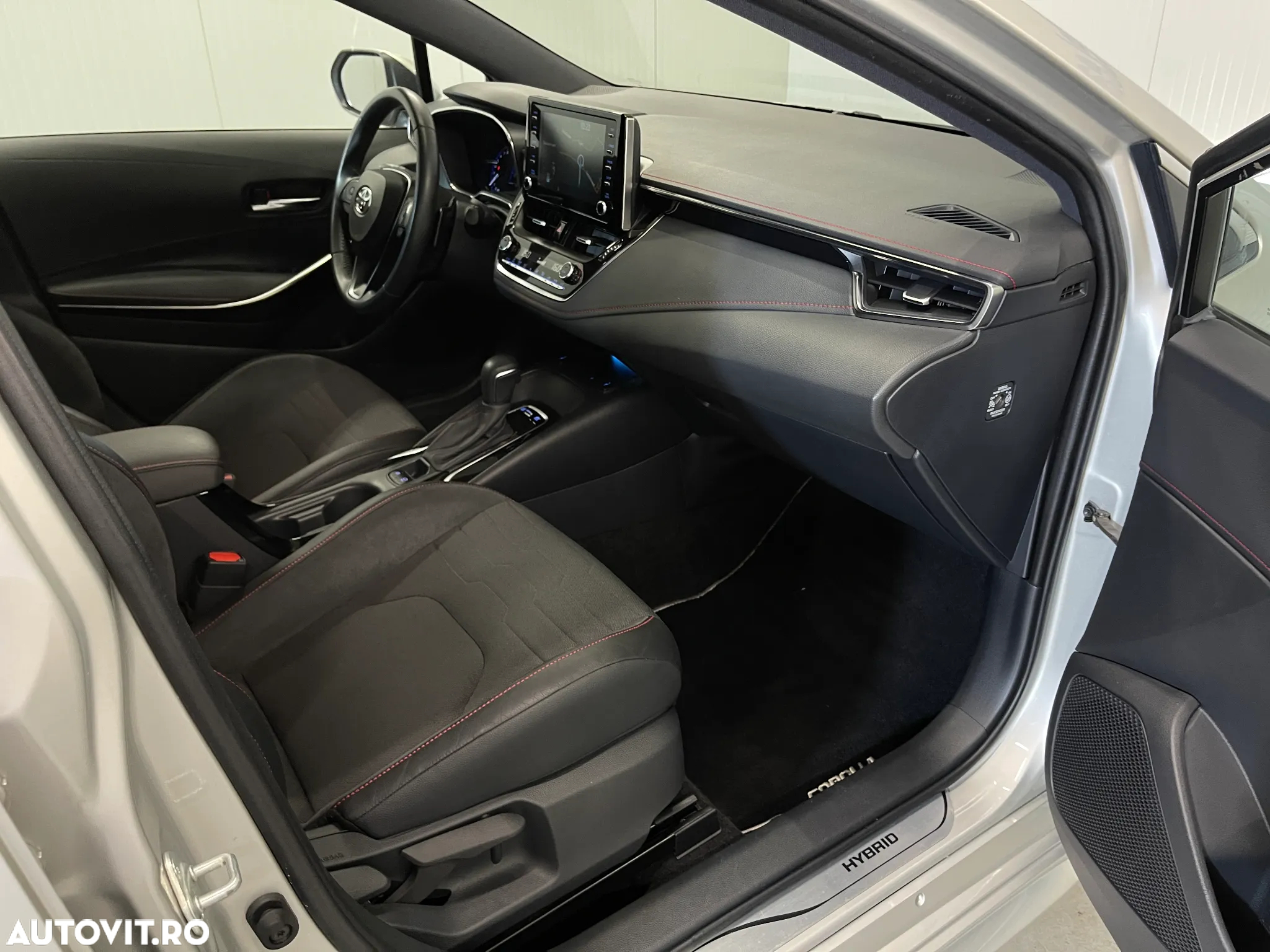Toyota Corolla 2.0 Hybrid Lounge - 10