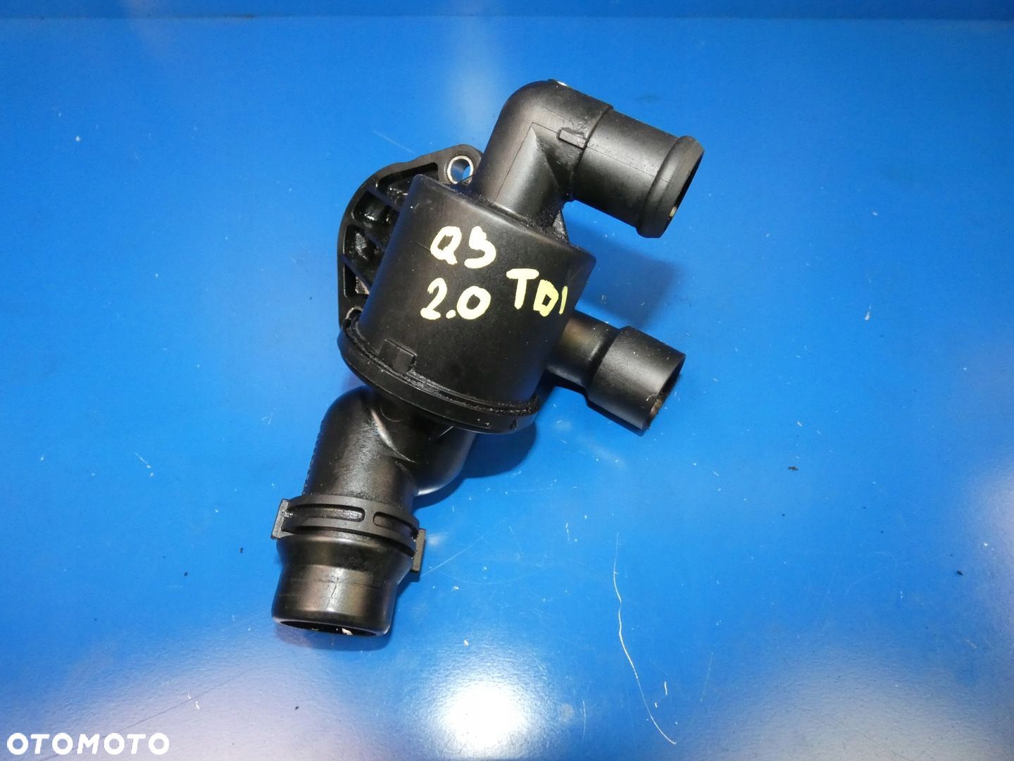 AUDI Q5 8R A4 B8 A5 2.0 TDI OBUDOWA TERMOSTATU - 1