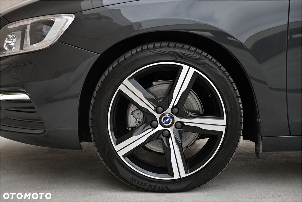 Volvo V60 D3 R-Design - 28