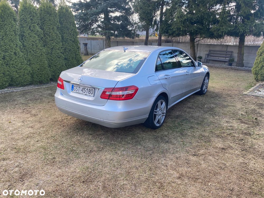 Mercedes-Benz Klasa E 220 CDI DPF BlueEFFICIENCY 7G-TRONIC Elegance - 4