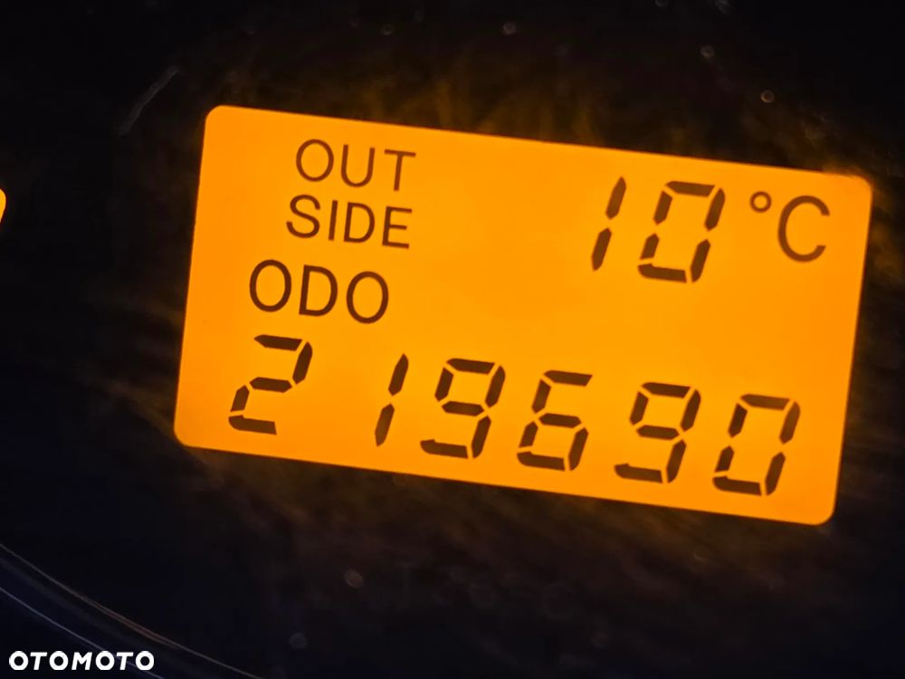 Toyota Avensis 2005 photo 2
