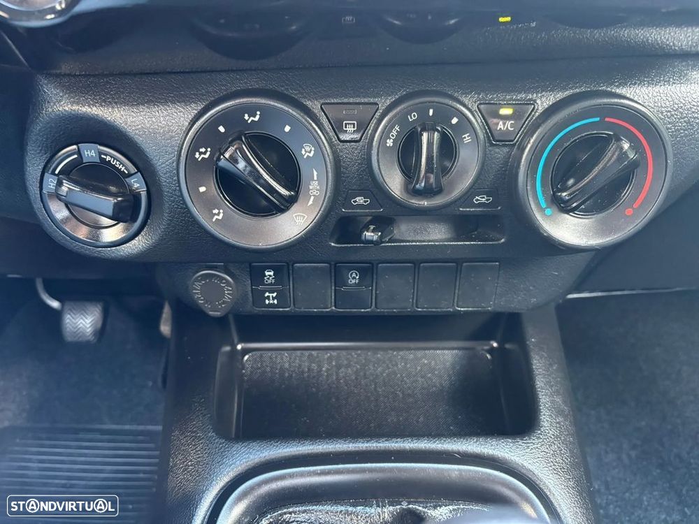 Toyota Hilux 2.4 D-4D 4WD CD CM - 32