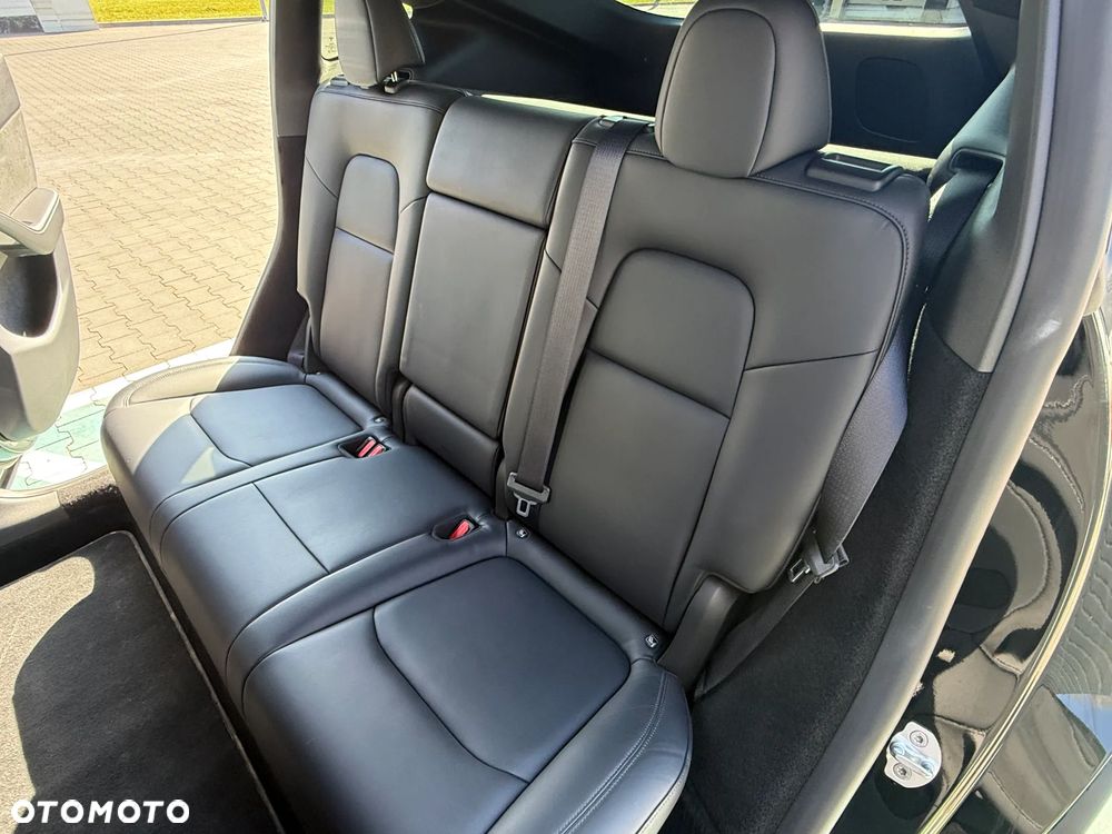 Tesla Model Y Performance Dual Motor AWD - 12