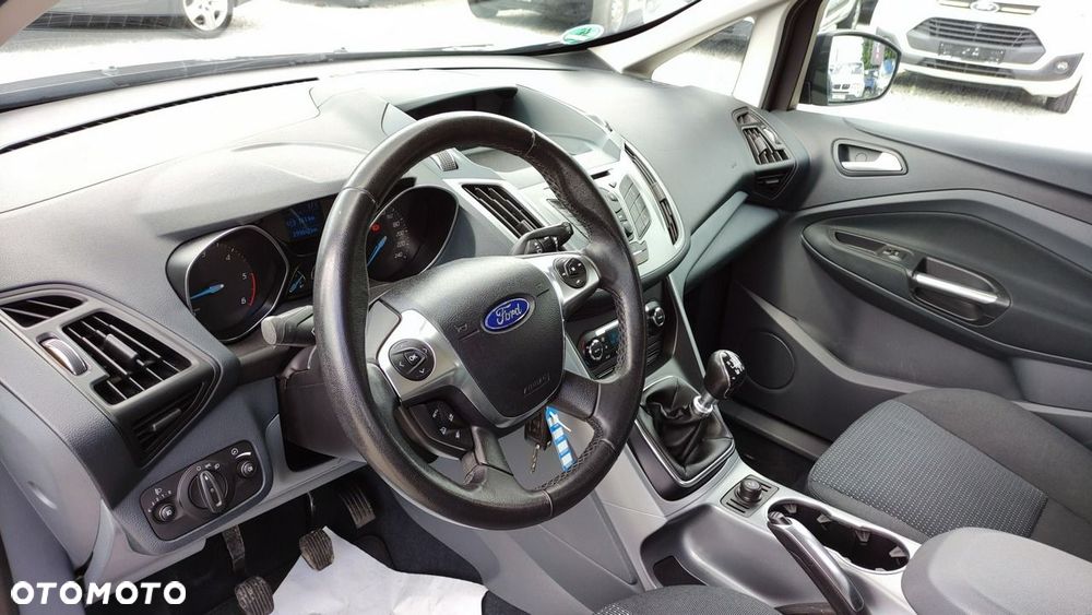 Ford Grand C-MAX - 35