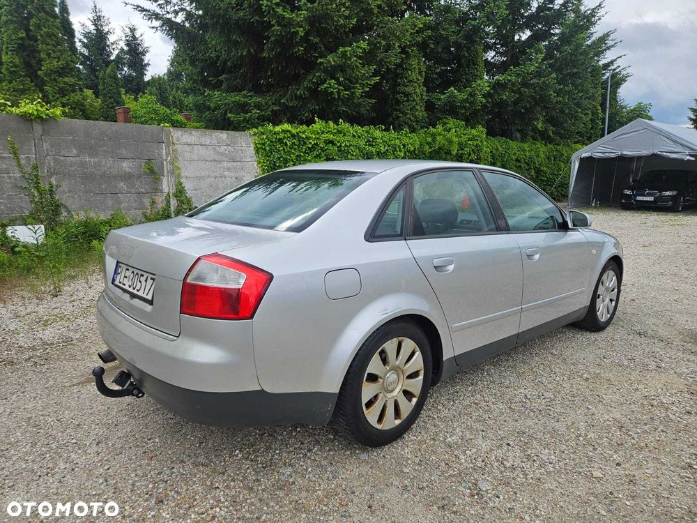 Audi A4 Limousine - 4