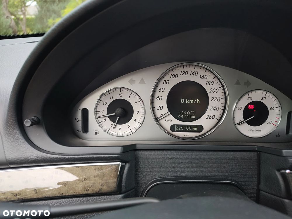 Mercedes-Benz Klasa E 320 CDI 4Matic Automatik Avantgarde DPF - 8