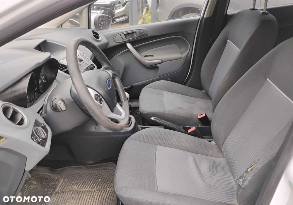 Ford Fiesta - 8