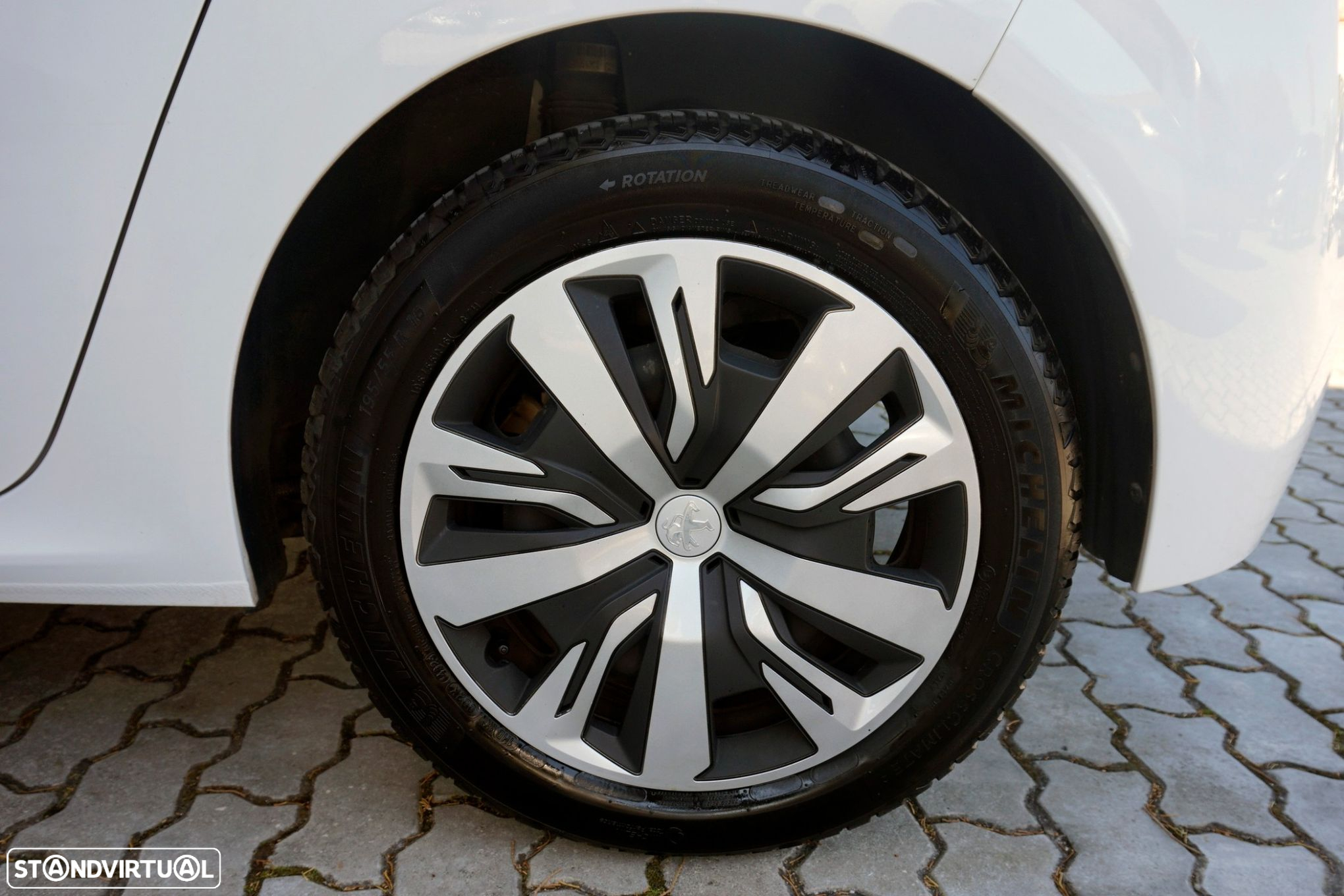 Peugeot 208 1.2 PureTech Active - 24