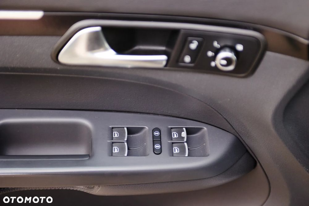 Volkswagen Touran 1.6 TDI DPF BlueMotion Technology DSG Highline - 14