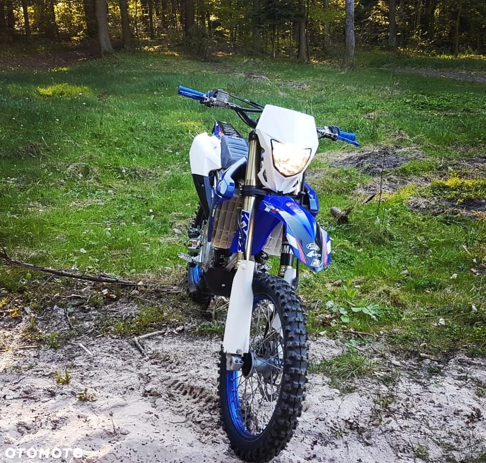 Yamaha WR - 8