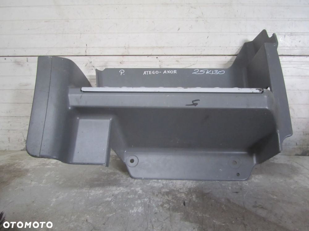 Mercedes Axor 18T 98-12 stopień-wnęka prawy przód dolna - 4