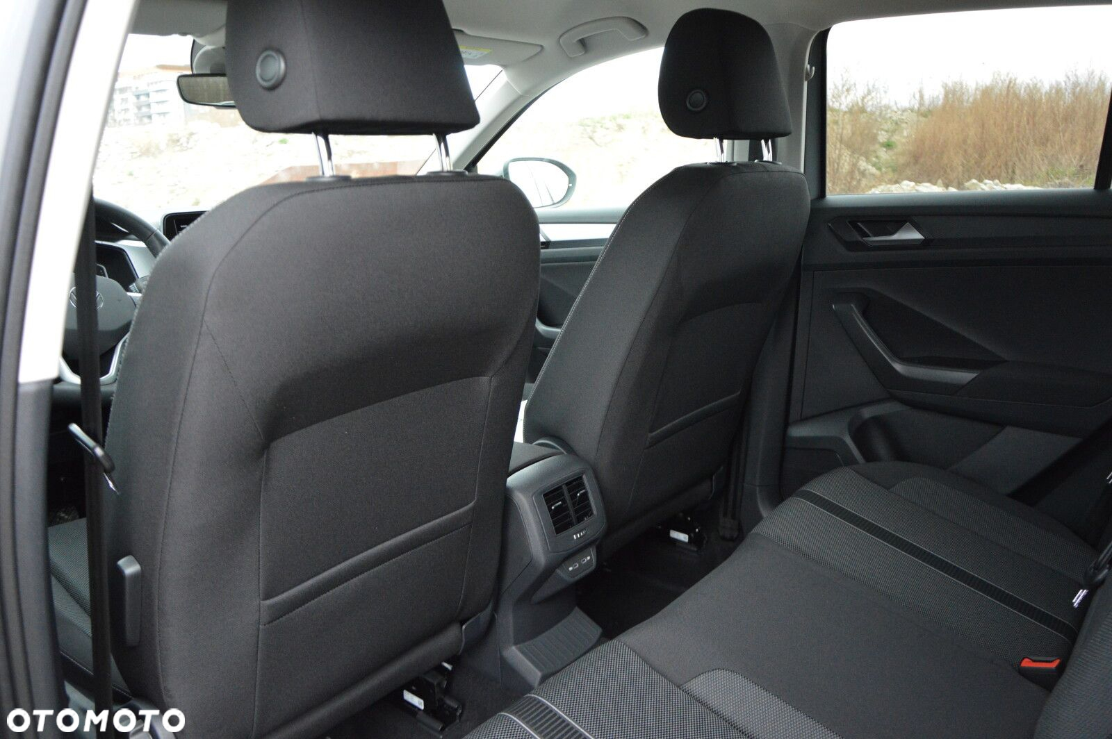 Volkswagen T-Roc - 16