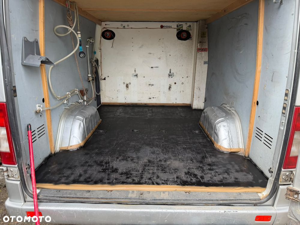 Mercedes-Benz Sprinter - 7