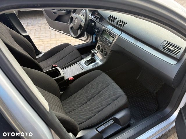 Volkswagen Passat 2.0 TDI DPF DSG Trendline - 14