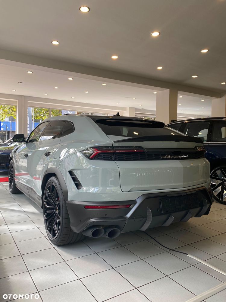 Lamborghini Urus - 3