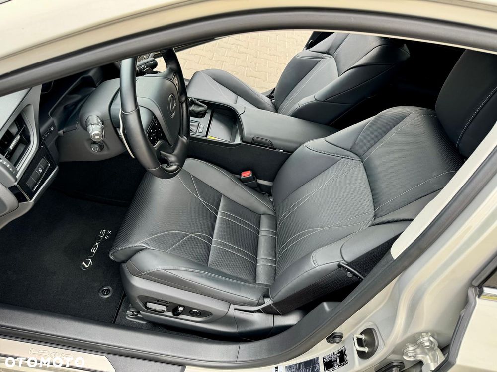 Lexus ES 300h Prestige - 9