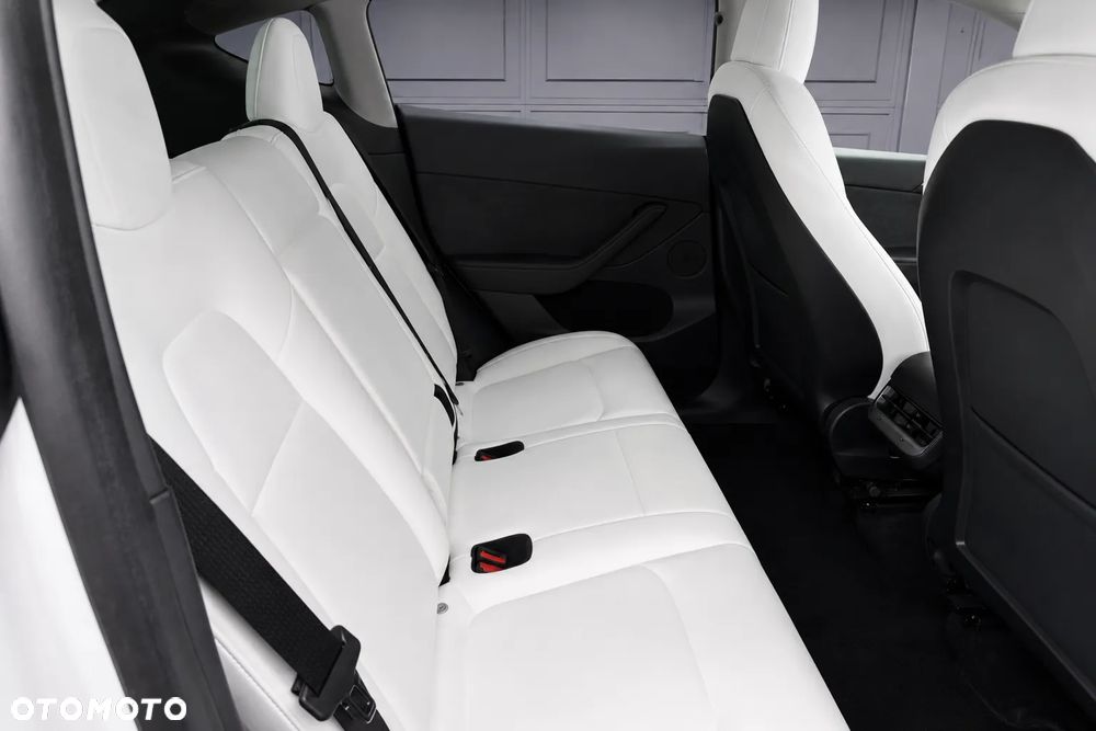 Tesla Model Y - 6