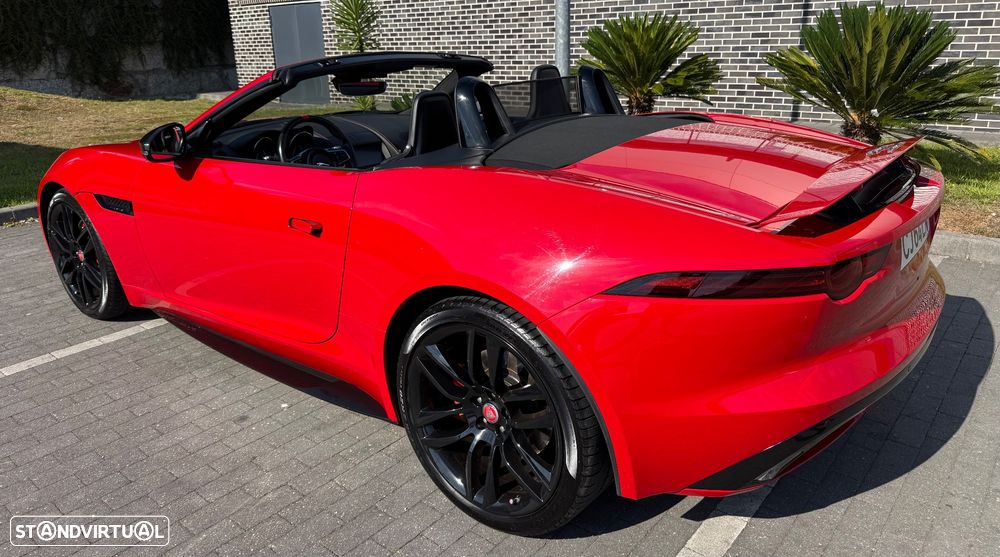 Jaguar F-Type 2.0 i4 R-Dynamic Black — fotografia 11