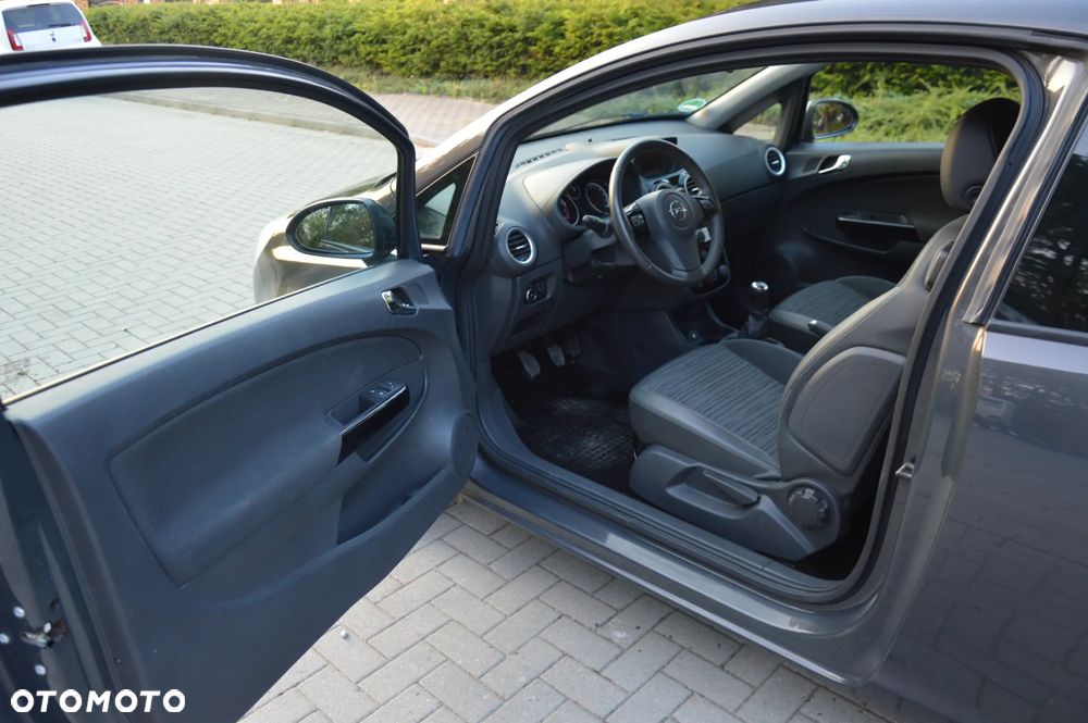 Opel Corsa 1.4 16V Energy - 11