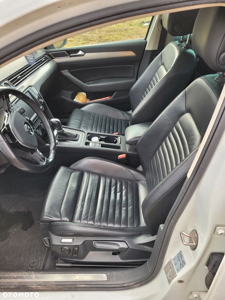 Volkswagen Passat - 4