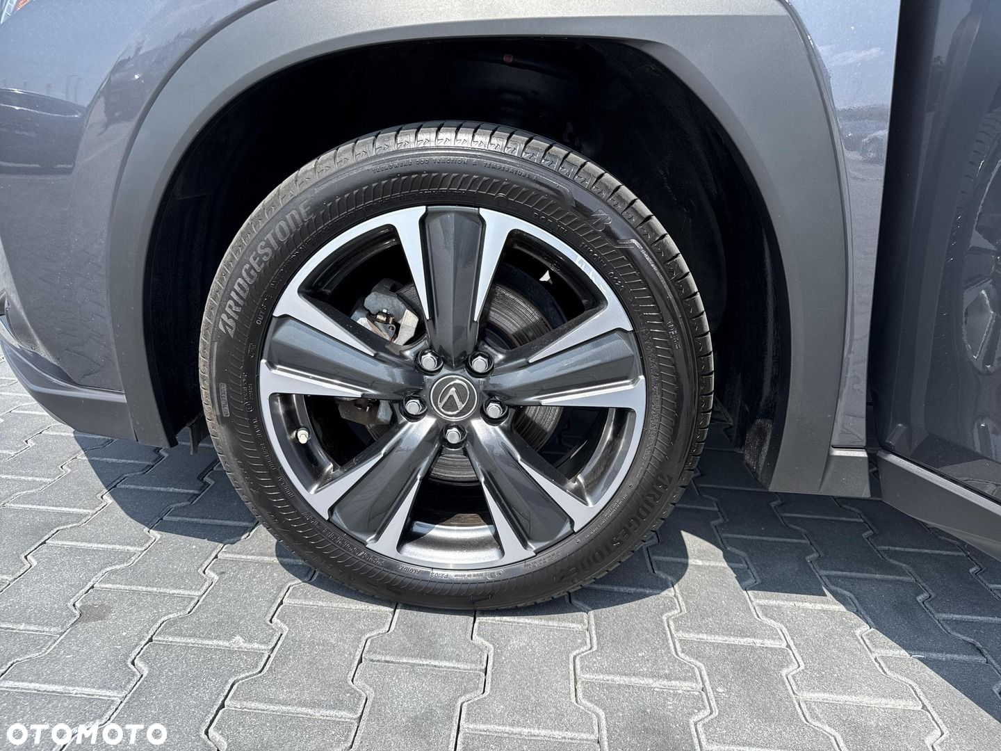 Lexus UX - 12