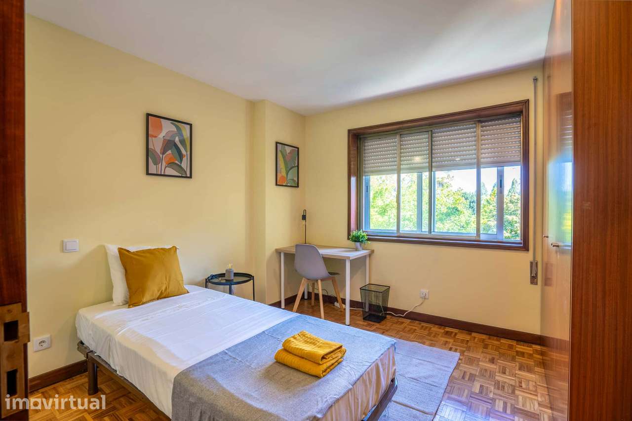 Quarto em Rua do Campo Alegre, Porto - Grande imagem: 2/19