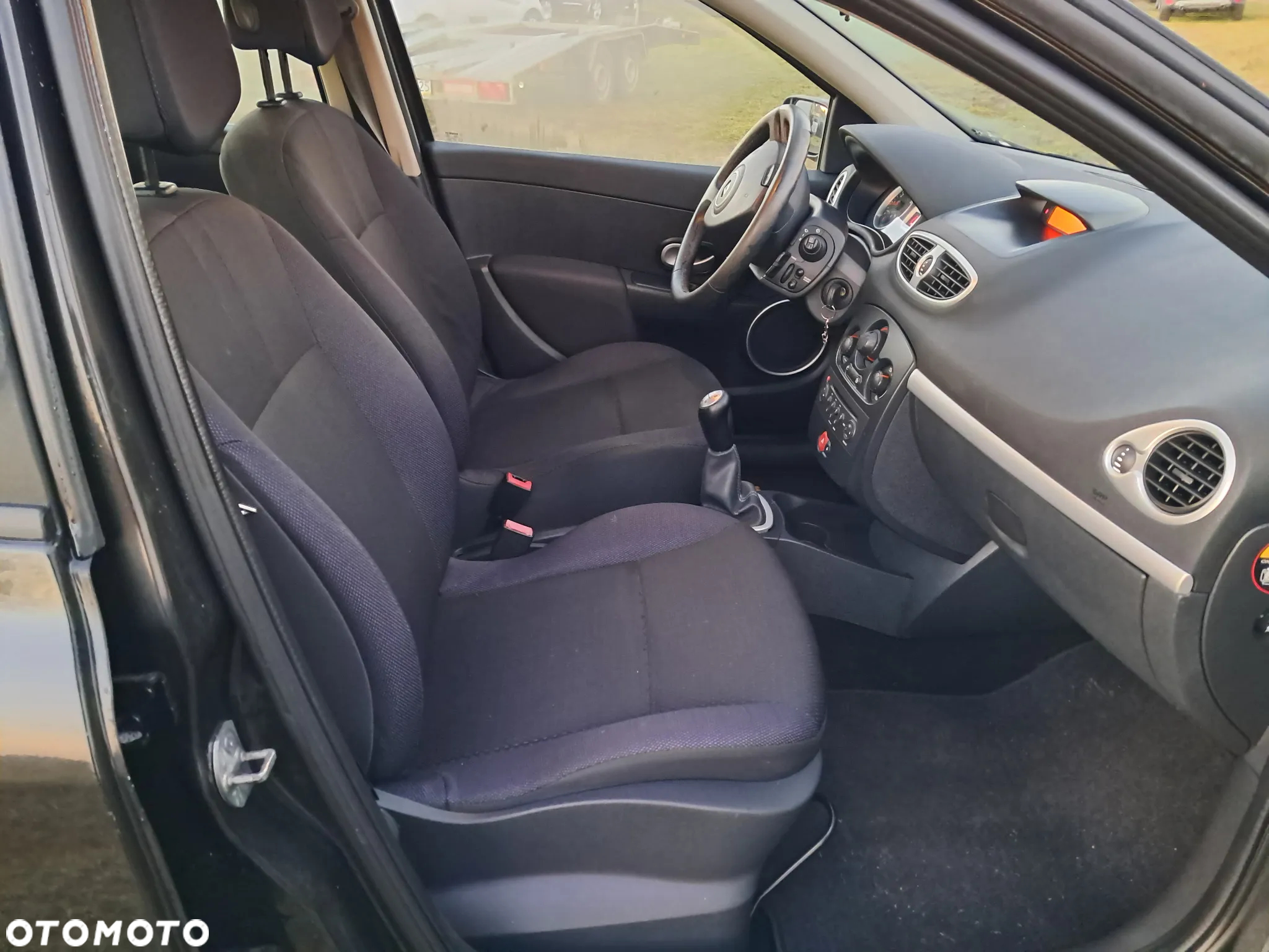 Renault Clio 1.2 16V 75 Dynamique - 12
