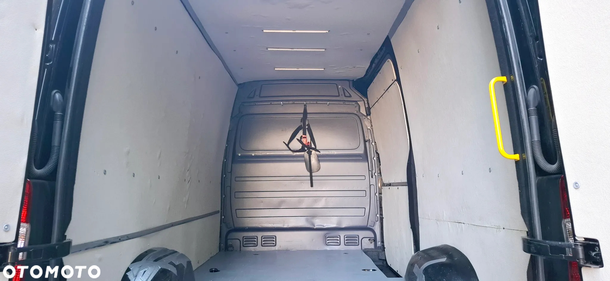 Mercedes-Benz Sprinter - 11