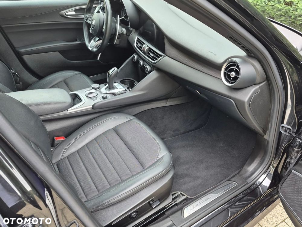 Alfa Romeo Giulia 2.2 D Turbo Sprint - 12