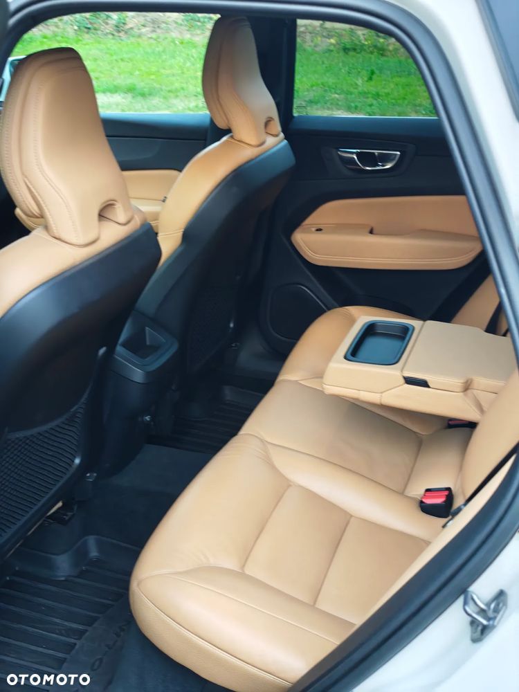 Volvo XC 60 B4 D AWD Momentum Pro - 3