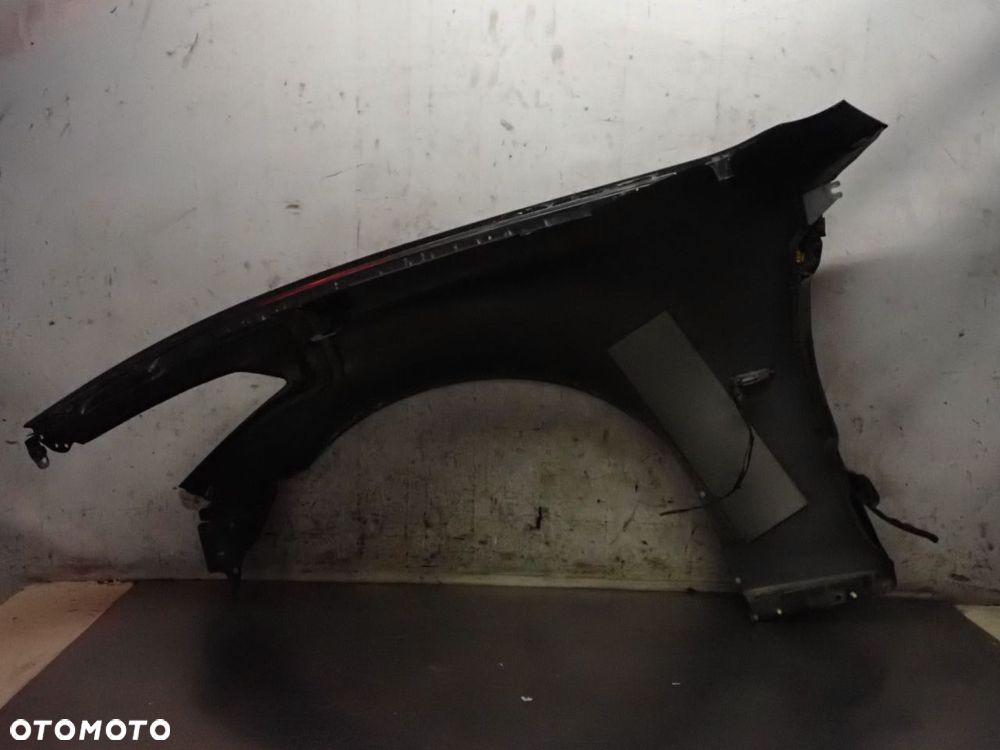 BŁOTNIK PRAWY PRZEDNI INFINITI M37X KOL: GAC - 11