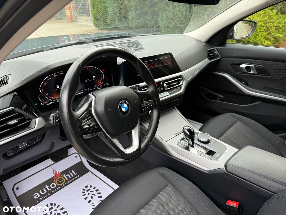BMW Seria 3 318d Sport Line - 28