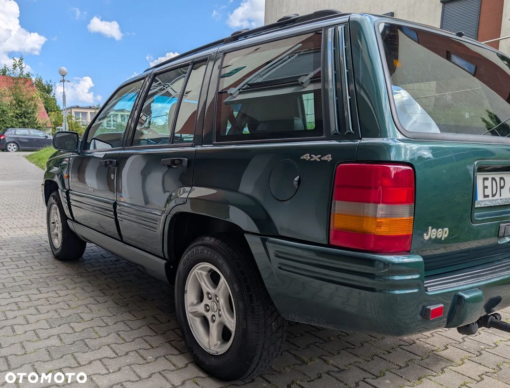 Jeep Grand Cherokee - 32