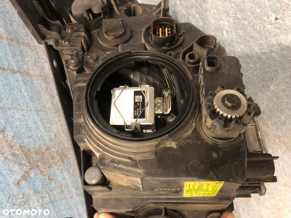 REFLEKTOR PRAWY KIA SORENTO II LIFT xenon KOMPLETNY nr.00 - 3