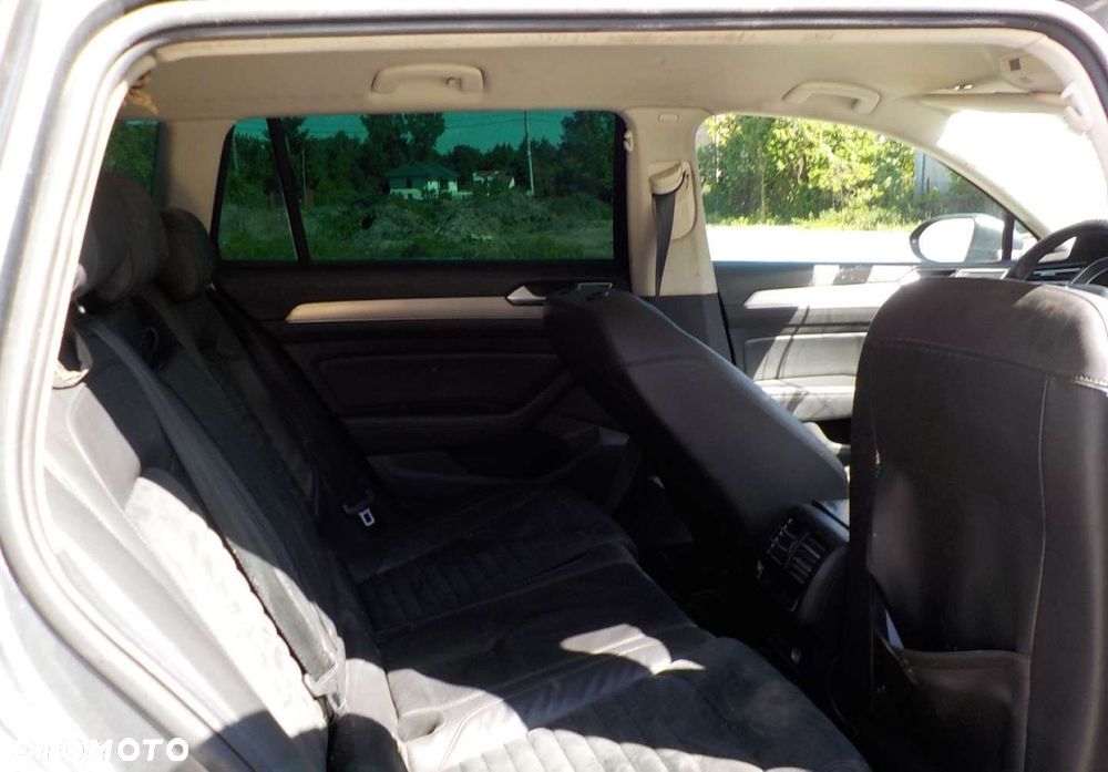 Volkswagen Passat Variant 1.6 TDI SCR DSG - 22