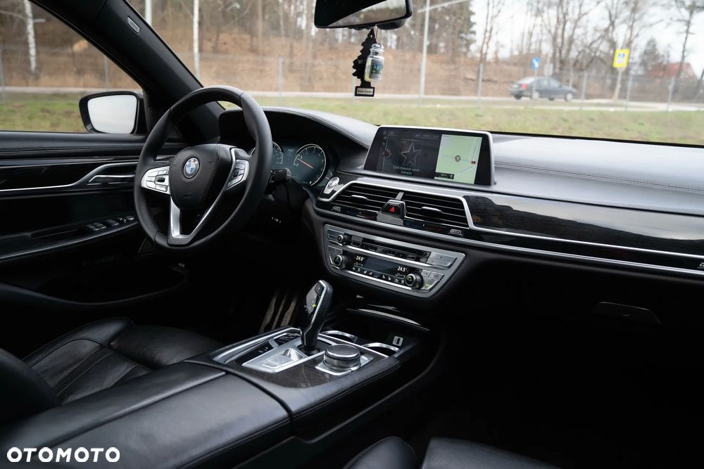 BMW Seria 7 740Li - 27