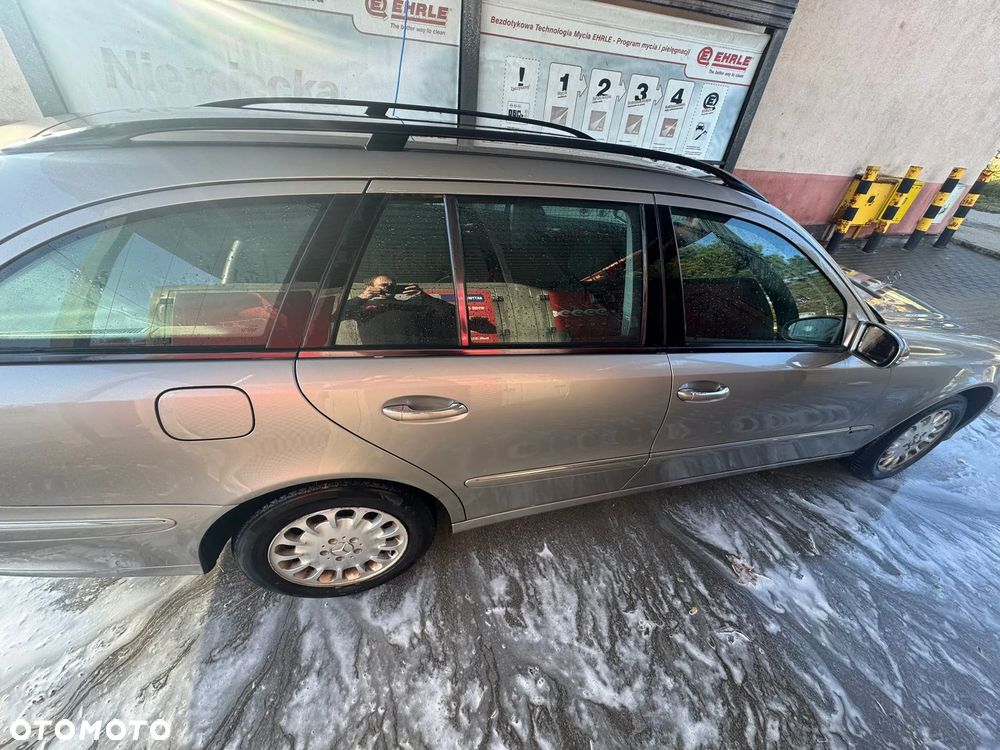 Mercedes-Benz Klasa E 240 4-Matic T Elegance - 3