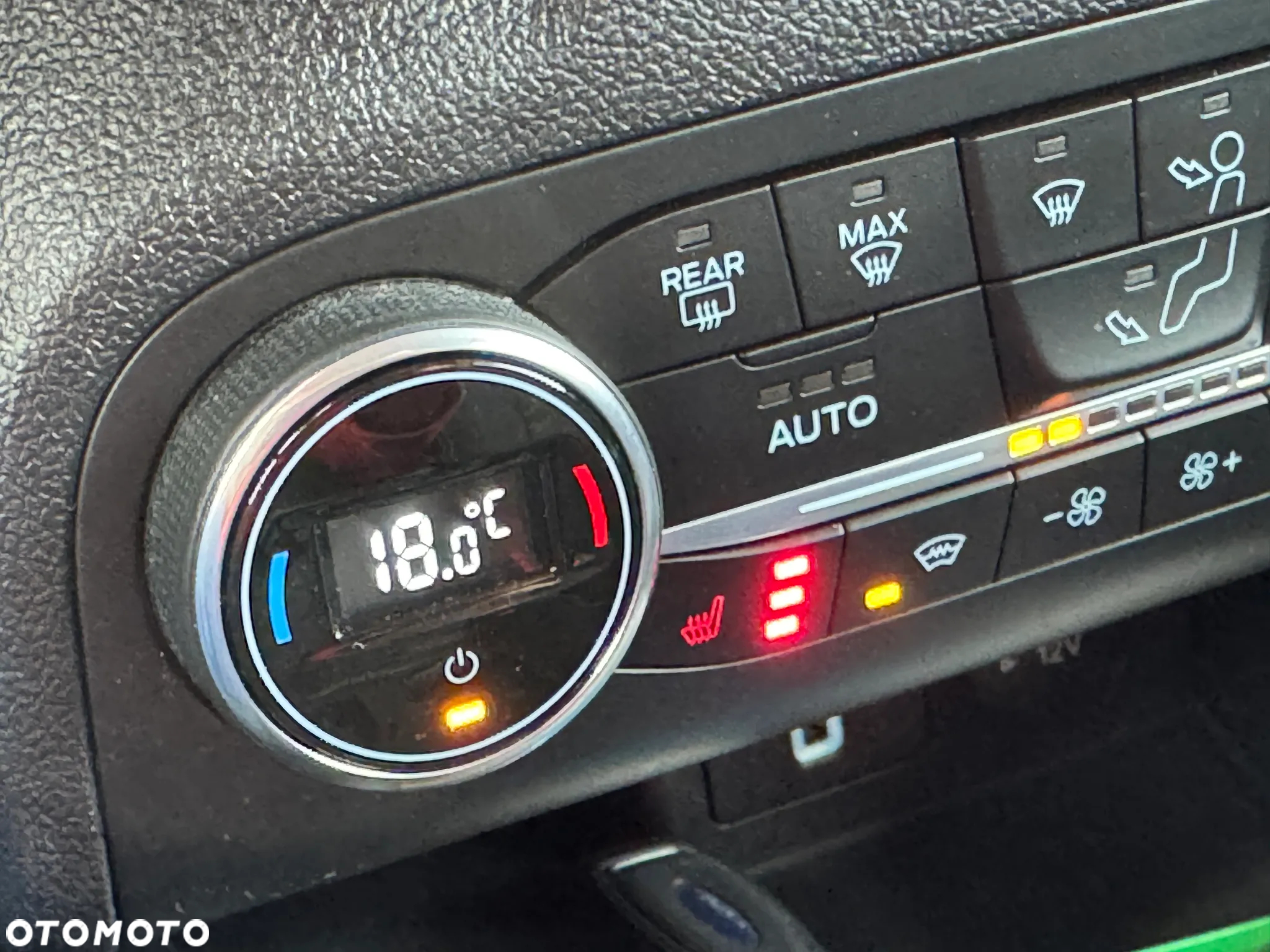 Ford Focus 1.5 EcoBoost Start-Stopp-System TITANIUM - 17